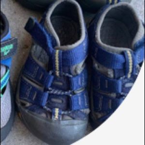Blue keens size 5 toddler
